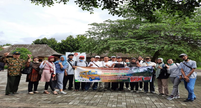SERUNYA LIBURAN AWAL TAHUN “GURU MILENIAL” SMP NEGERI 2 KOKAP DIWISATA KAWASAN MERAPI