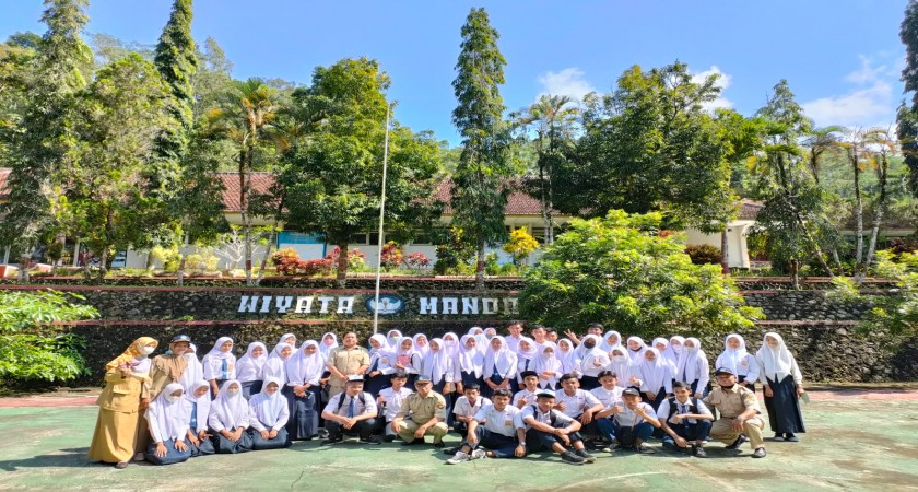 Pisah sambut Kepala Sekolah bersama siswa SMP N 2 Kokap